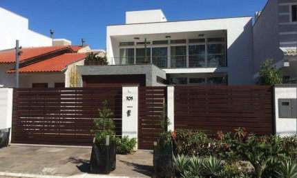 Casa para Venda - 260m², 3 dormitórios, sendo 2 suites, 4 vagas - Hípica