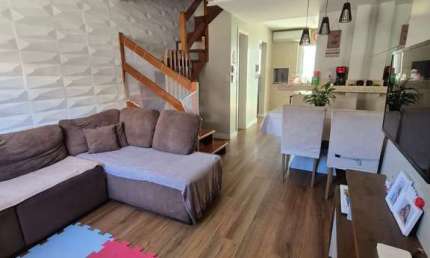 Casa com 02 quartos em Condomínio Fechado no Bairro Vila Nova
