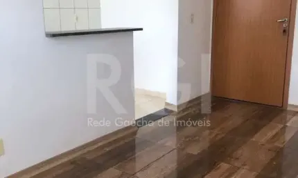 Apartamento com 2 quartos , 1 vaga em condominio fechado com portaria.