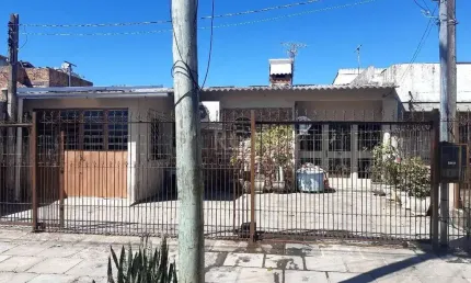 Casa para Venda - 121m², 3 dormitórios, sendo 1 suites, 2 vagas - Restinga