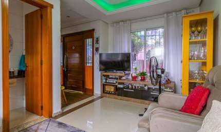 Casa 3 dormitórios com duas suítes bairro Jardim Floresta - Lindoia