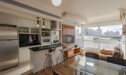 Apartamento de 2 quartos, suíte e 1 vaga garagem bairro Azenha em Porto Alegre
