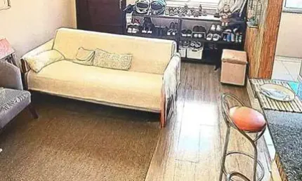 Apartamento de dois quartos e uma vaga de garagem no bairro menino deus