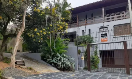 Casa para Venda - 204.81m², 4 dormitórios, sendo 1 suites, 2 vagas - Cristal
