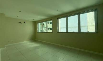 Sala comercial para alugar na Rua Tirol, 184, Freguesia (Jacarepaguá), Rio de Janeiro por R$ 670