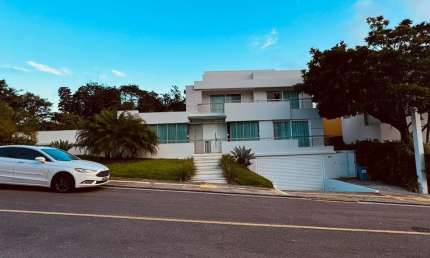 Casa Espetacular à Venda – Dois Lotes, Espaço Gourmet Completo, Piscina e Área Verde Privativa