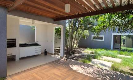 Casa dos Sonhos no Alphaville Litoral Norte 2 – Espaço, Estilo e Privacidade!