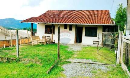 Casa com 3 dormitórios no Bairro Benedito, em Indaial/SC