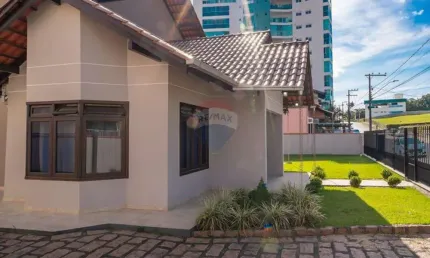 'Casa dos Sonhos em Indaial: Modernidade e Conforto'