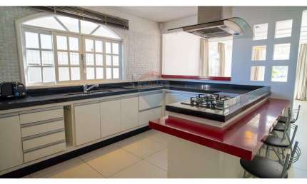 casa com 2 suites+1 quarto, área de festas e piscina