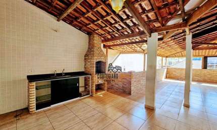 Oportunidade - Linda Casa de 3 Dormitórios / Suíte / Lazer !