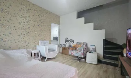 Sobrado com 2 Dormitórios/Quintal à Venda, 80 m² por R$ 400.000 - Macuco - Santos!