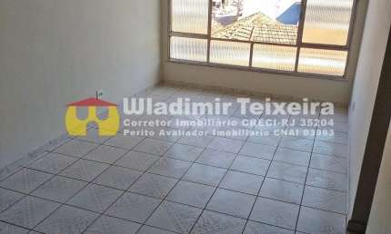 Está à procura de um apartamento espaçoso, com condomínio barato, documentação em dia e transporte público variado? ACHOU!!!!