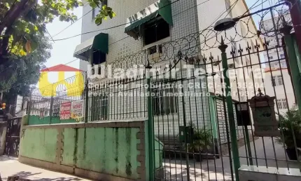 ATENÇÃO recém-casados, recém-divorciados(as) e solteiros buscando seu 1º imóvel! Excelente apartamento com localização fantástica! VENHA CONFERIR!!!