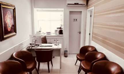 Sala comercial à venda de 33 m2 no Centro Médico Itamaraty na Garibaldi