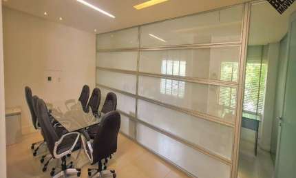 Prédio com 350m² no Rio Vermelho e elevador privativo