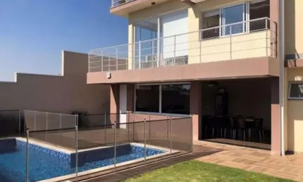 Casa à venda na Alameda Mário Lago, 243, Moinho Velho, Cotia