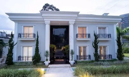 Casa à venda na Alameda Morea, 567, Tamboré, Santana de Parnaíba
