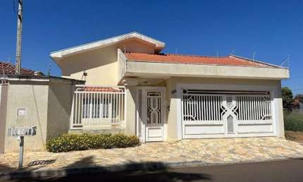 Casa para Venda em Guararapes, Jardim Continental, 3 dormitórios, 1 suíte, 4 banheiros, 4 vagas