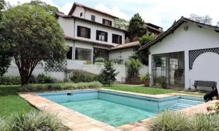 Casa à venda na Avenida Flamboyant, 3, Altos de São Fernando, Jandira