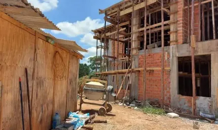 Casa à venda na Avenida Embaúba, Jardim do Golf I, Jandira