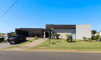 Casa para Venda em Paranapanema, Portal, 3 dormitórios, 3 suítes, 5 banheiros, 6 vagas
