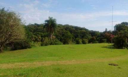Chácara com terreno de 3.000 com ótima Casa Envidraçada e Avarandada  Integração com a Natureza