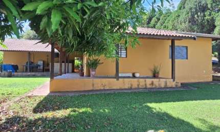 Imperdível casa para locação em Jaguariúna-SP, Chácara Recreio Floresta - 3 quartos, 1 suíte, 2 salas, 2 banheiros, 5 vagas de garagem, 150m²!