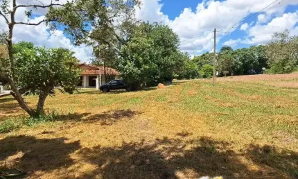 Sítio à Venda ou Locação em Jaguariúna-SP, Bairro Condomínio Rural Colméia: 3 quartos, 3 suítes, 2 salas, 4 banheiros, 2 vagas, 44.000m².
