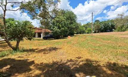 Sítio à Venda ou Locação em Jaguariúna-SP, Bairro Condomínio Rural Colméia: 3 quartos, 3 suítes, 2 salas, 4 banheiros, 2 vagas, 44.000m².