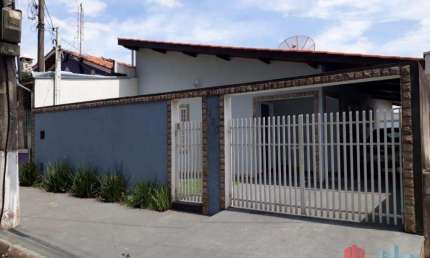 Casa à venda no Bairro Jardim Três Irmãos em Vinhedo/SP.