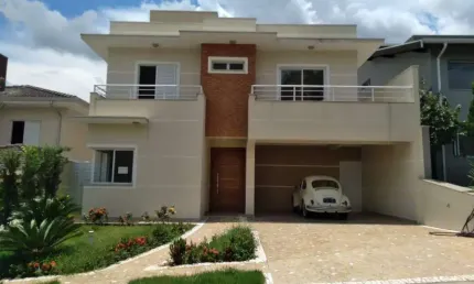 Casa em Condomínio em Valinhos, bem localizado, fácil acesso às principais rodovias.