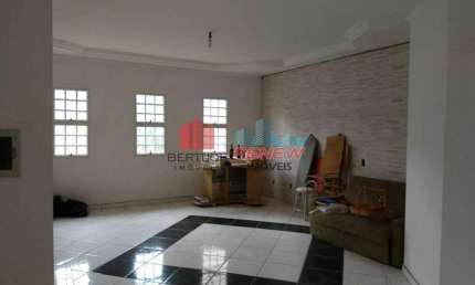 Casa para vender em Valinhos,próximo a APAE,com 03 quartos sendo 01 suíte,semi nova,com construção nos fundos também.