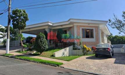 Casa no Condomínio Portal do Lago á venda em Valinhos - SP