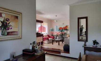 Casa para vender em Valinhos no Condomínio Oruam,com 3 quartos sendo 01 suíte com closet,salas,lavabo,cozinha,piscina,excelente acabamento.