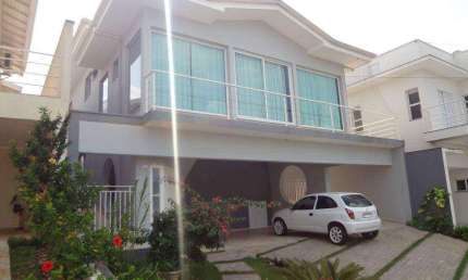 Casa á venda no Condomínio Terras de São Francisco em Vinhedo/SP.