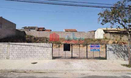Terreno para vender em Valinhos,com 300,00 m2 e plano,para uso Comercial ou Pequenas Industrias,ótima localização.