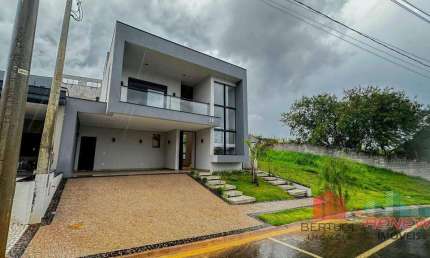 Casa à venda com 3 suítes, 4 vagas. Condomínio Bosque da Mata - Valinhos/SP