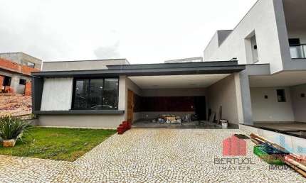 Casa à venda com 3 suítes, 2 vagas. Condomínio Bosque da Mata - Valinhos/SP