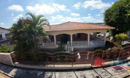 Casa com 3 quartos à venda na Rua Nove de Julho, 14, Centro, Vinhedo