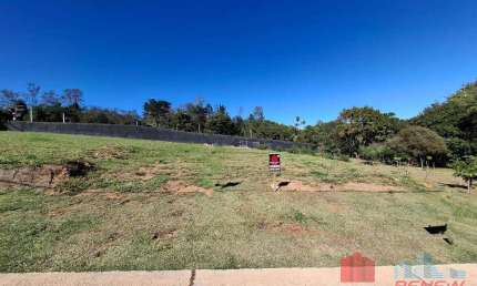 Terreno plano de 600 m² para venda no Residencal Jardim das Acacias em Vinhedo/SP