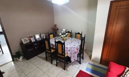 Santa Catarina / JF - Apto Tipo Casa - 2/4 Ótimo Tamanho - Excelente Localização - Área Externa