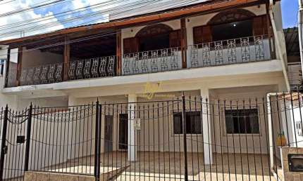 Barbosa Lage - Ampla Casa 4/4 (2 suítes) - Próxima ao Comércio - Terraço - Vários Cômodos - 3 Vagas