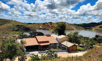 Barbosa Lage - Excelente Casa Linear em Condomínio - 3/4 (2 Suítes) - Lindo Acabamento - Amplo Espaço - 4 Vagas