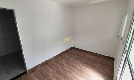 Nova Era - Casa Térrea 3/4 (1 Suíte) - Cômodos Amplos - Varanda