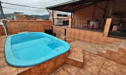 Jóquei I - Ampla Casa com 5/4 - Piscina - Amplo Terraço - Amplo Terreno c Árvores Frutíferas