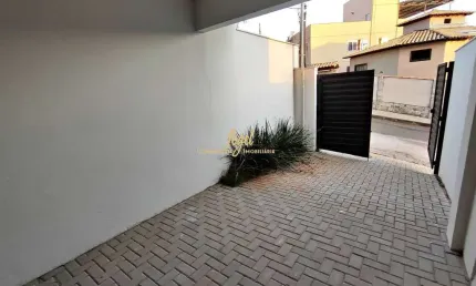Fontesville - Nova!!!  Casa 2/4 -  Quintal - Excelente Acabamento - 1 Vaga