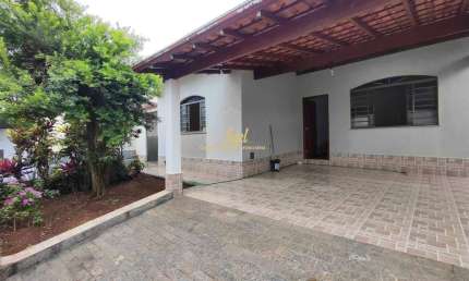 Santa Maria / Recanto da Mata - Casa 3/4 (1 Suíte) + 1 DCE - Amplo Quintal - Terraço - 4 Vagas