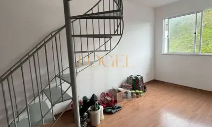 Barbosa Lage - Cobertura 3/4 em condomínio com elevador