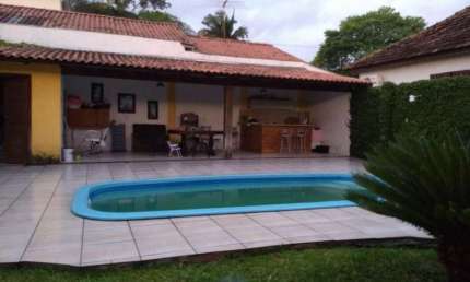 Casa com excelente terreno própria para construção de prédio